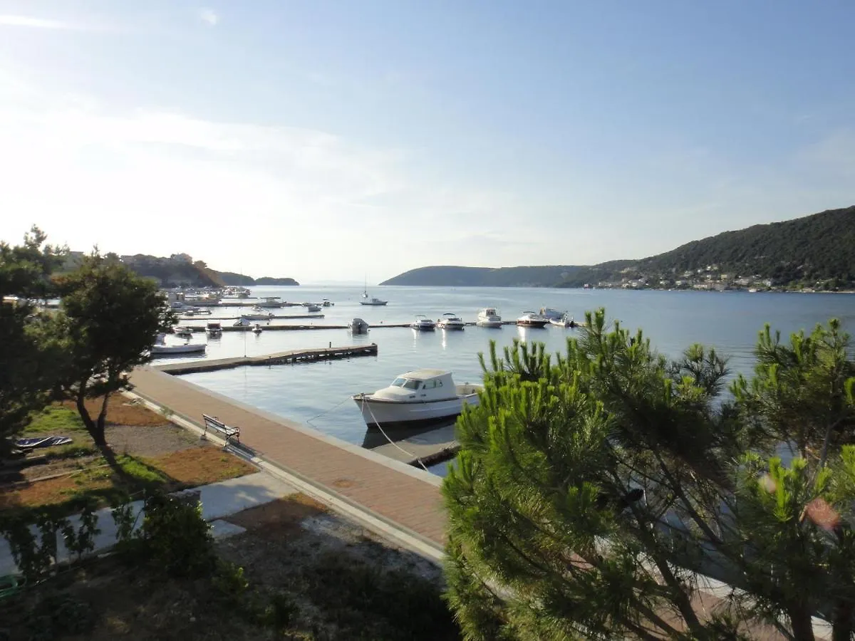 Apartments Vidas At Sea With Pier Supetarska Draga
