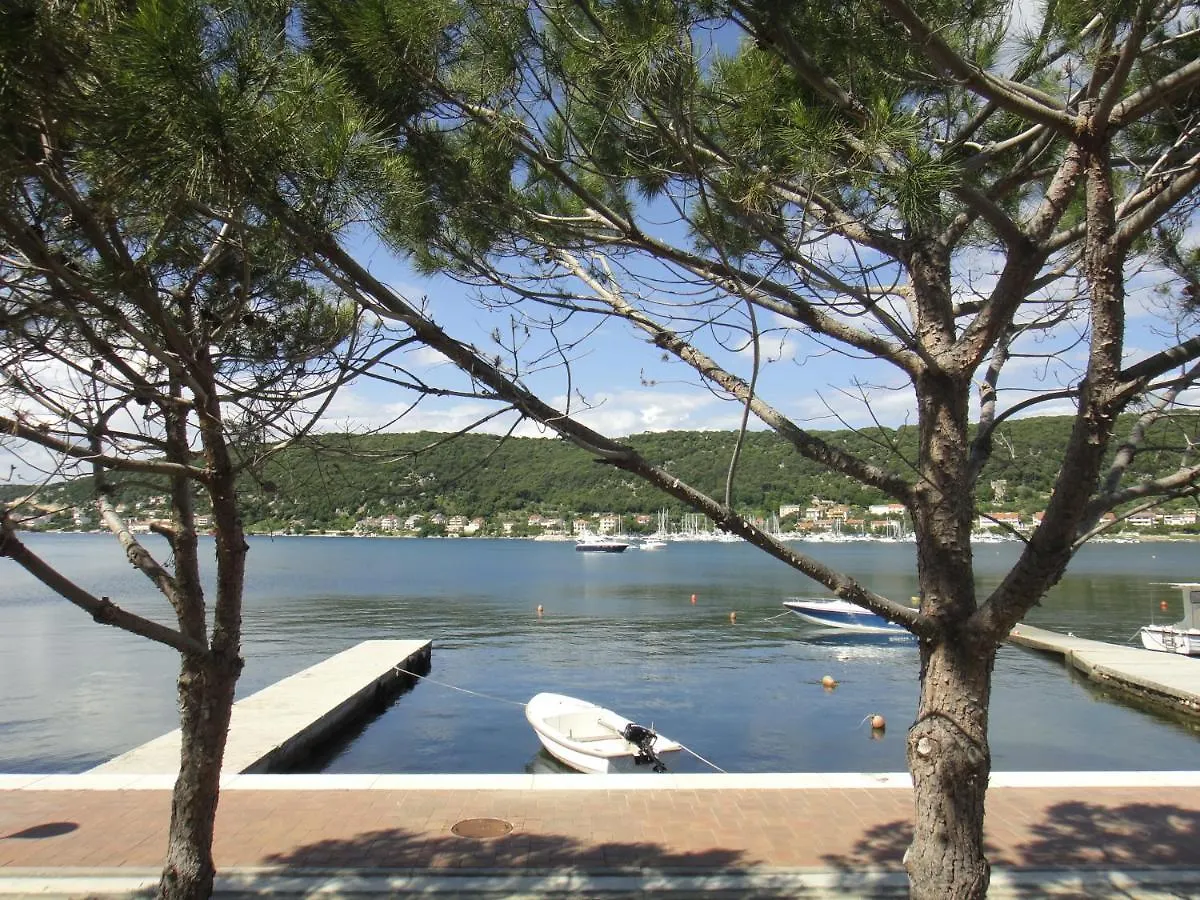 Apartments Vidas At Sea With Pier Supetarska Draga