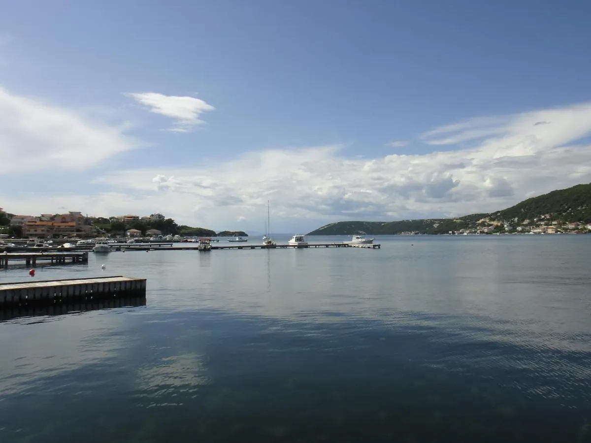 Apartments Vidas At Sea With Pier Supetarska Draga